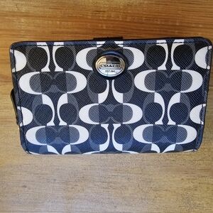 Coach Peyton signature dream wallet